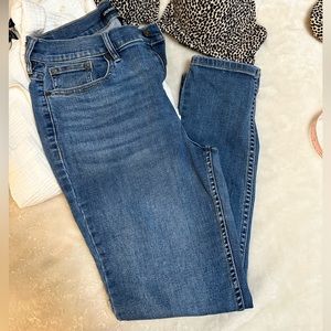 Calvin Klein Women’s 12 jeans in High Rise Skinny